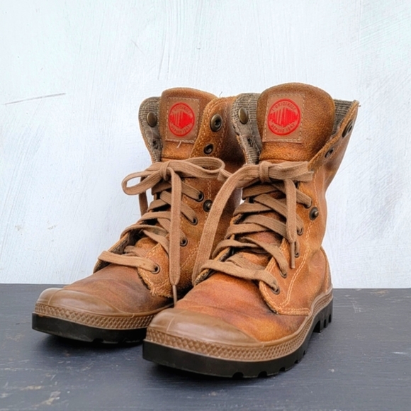 Palladium Women’s Baggy Leather Boots with Foldable Cuff - Picture 3 of 15